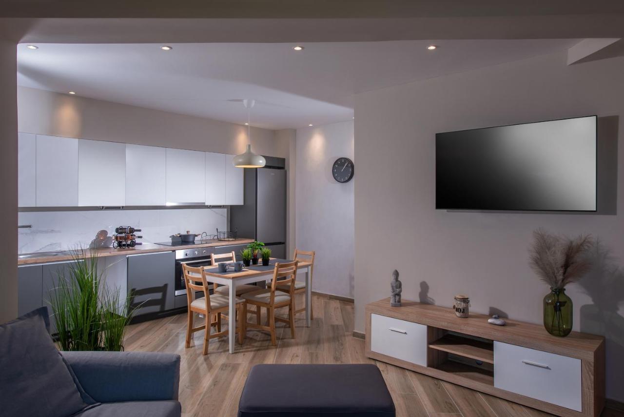 Archipelagos Apt In The Heart Of The City Iraklio Exterior foto